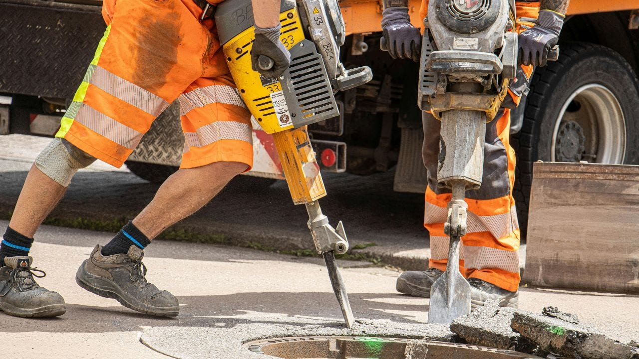 Utility locating identifies underground infrastructure, Avoiding Construction Delays in Orange County: Why Locating Services Matter