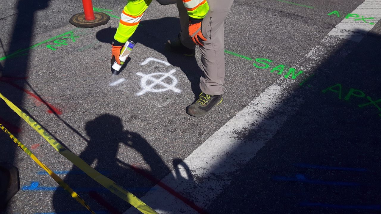 Professional utility locating service